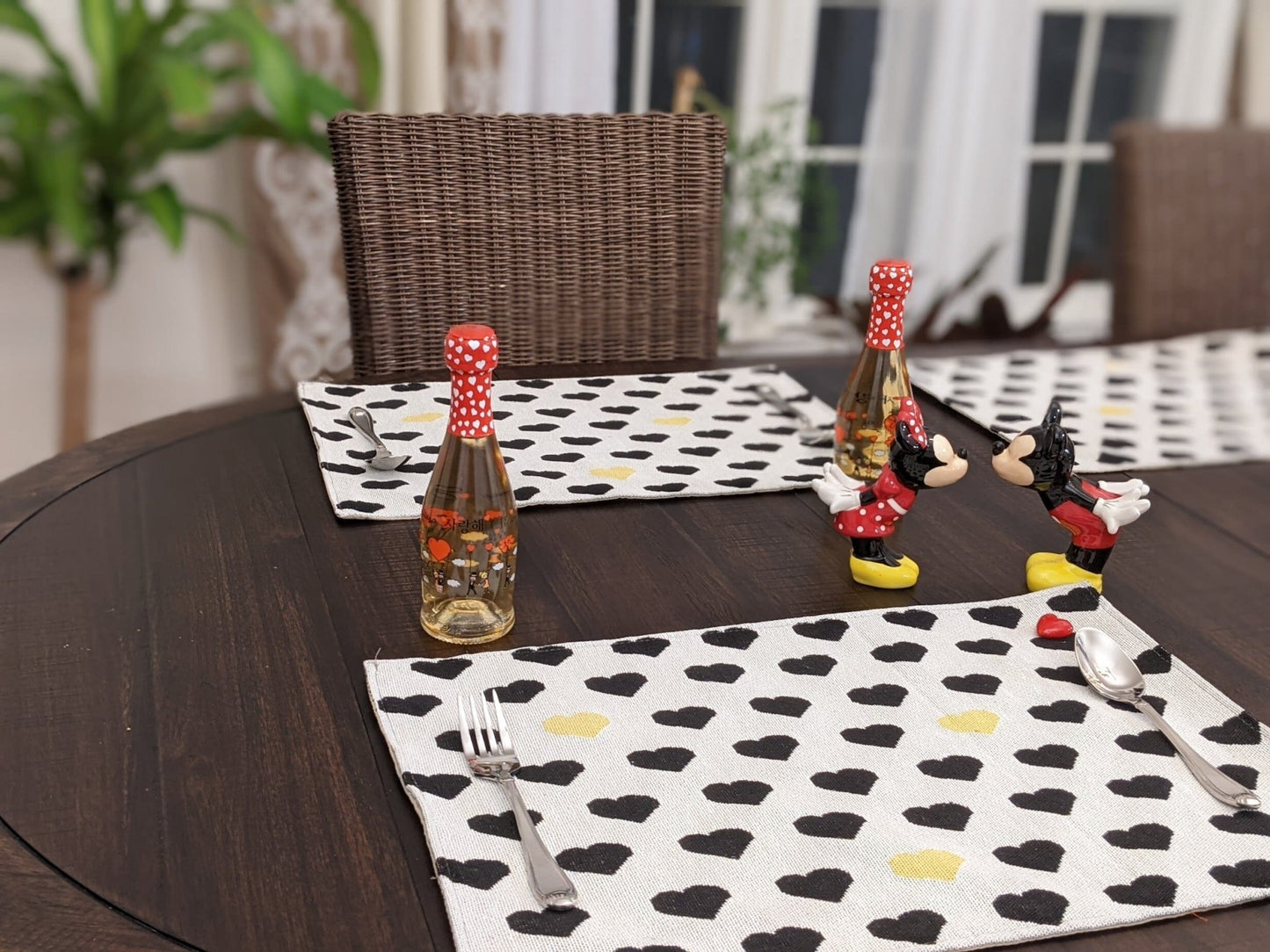 DaDa Bedding Set of 4 - Pieces Lovely Yellow & Black Hearts Tapestry Dining Table Placemats 13” x 19” (18113) - mosswell.us
