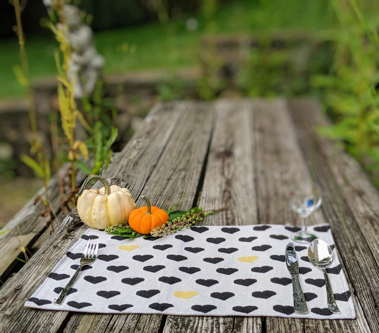 DaDa Bedding Set of 4 - Pieces Lovely Yellow & Black Hearts Tapestry Dining Table Placemats 13” x 19” (18113) - mosswell.us