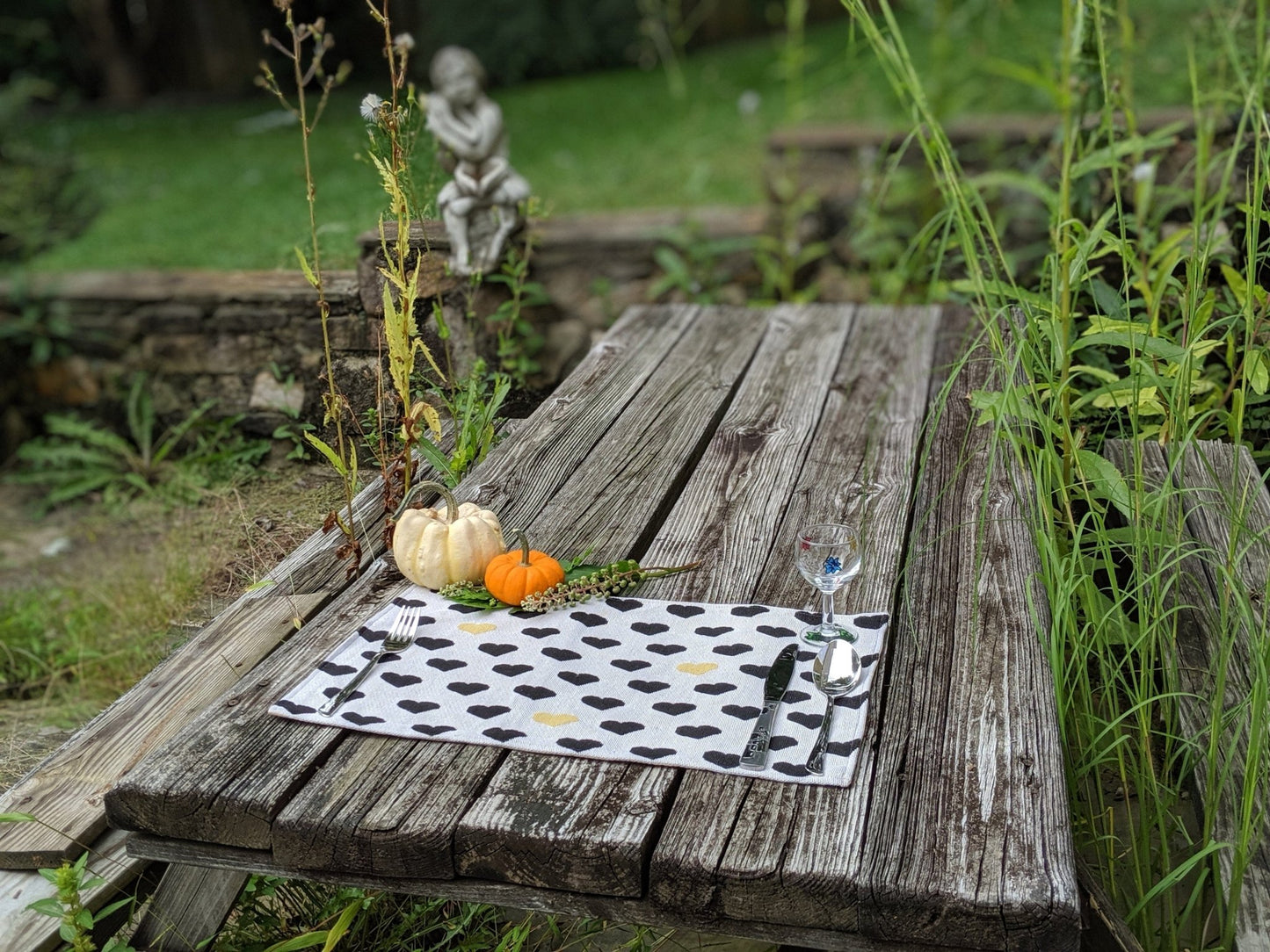 DaDa Bedding Set of 4 - Pieces Lovely Yellow & Black Hearts Tapestry Dining Table Placemats 13” x 19” (18113) - mosswell.us