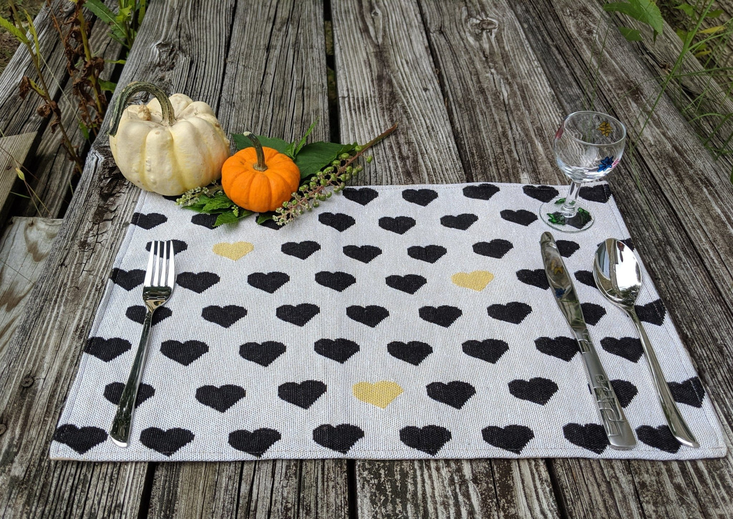 DaDa Bedding Set of 4 - Pieces Lovely Yellow & Black Hearts Tapestry Dining Table Placemats 13” x 19” (18113) - mosswell.us