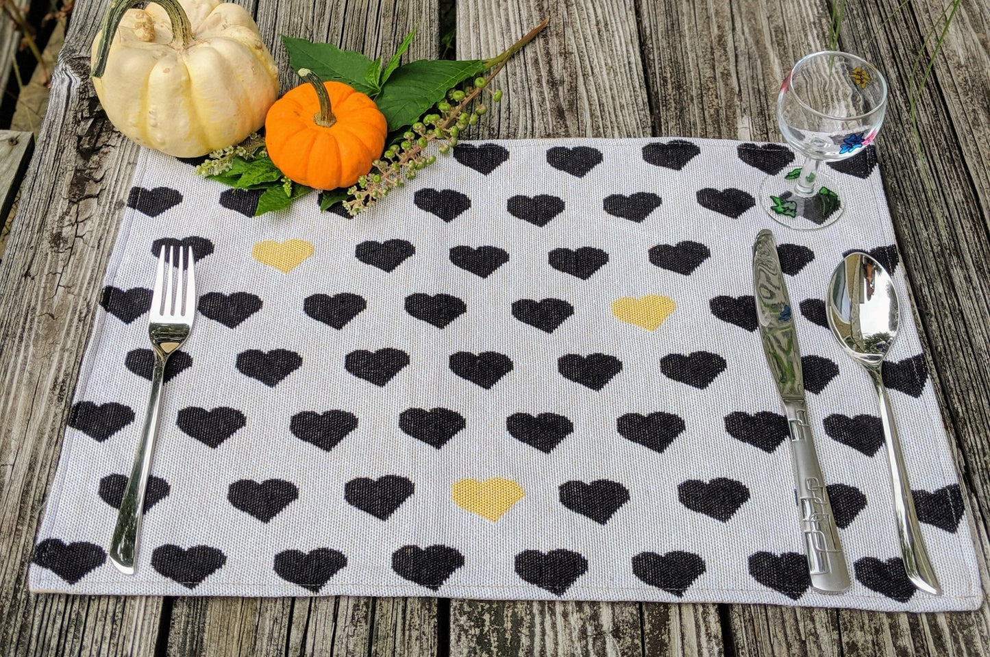 DaDa Bedding Set of 4 - Pieces Lovely Yellow & Black Hearts Tapestry Dining Table Placemats 13” x 19” (18113) - mosswell.us
