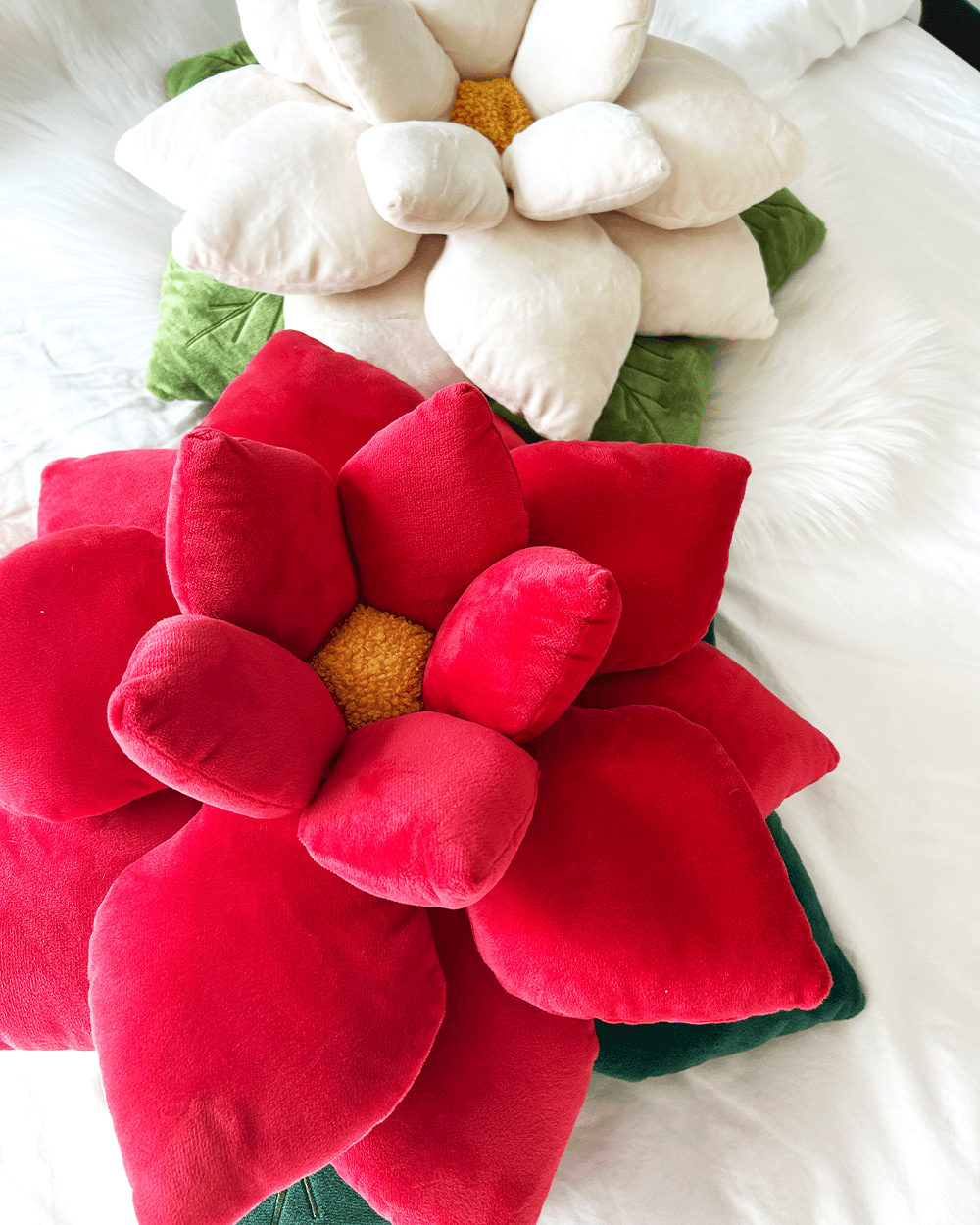 Poinsettia Pillow - Christmas Red - mosswell.us
