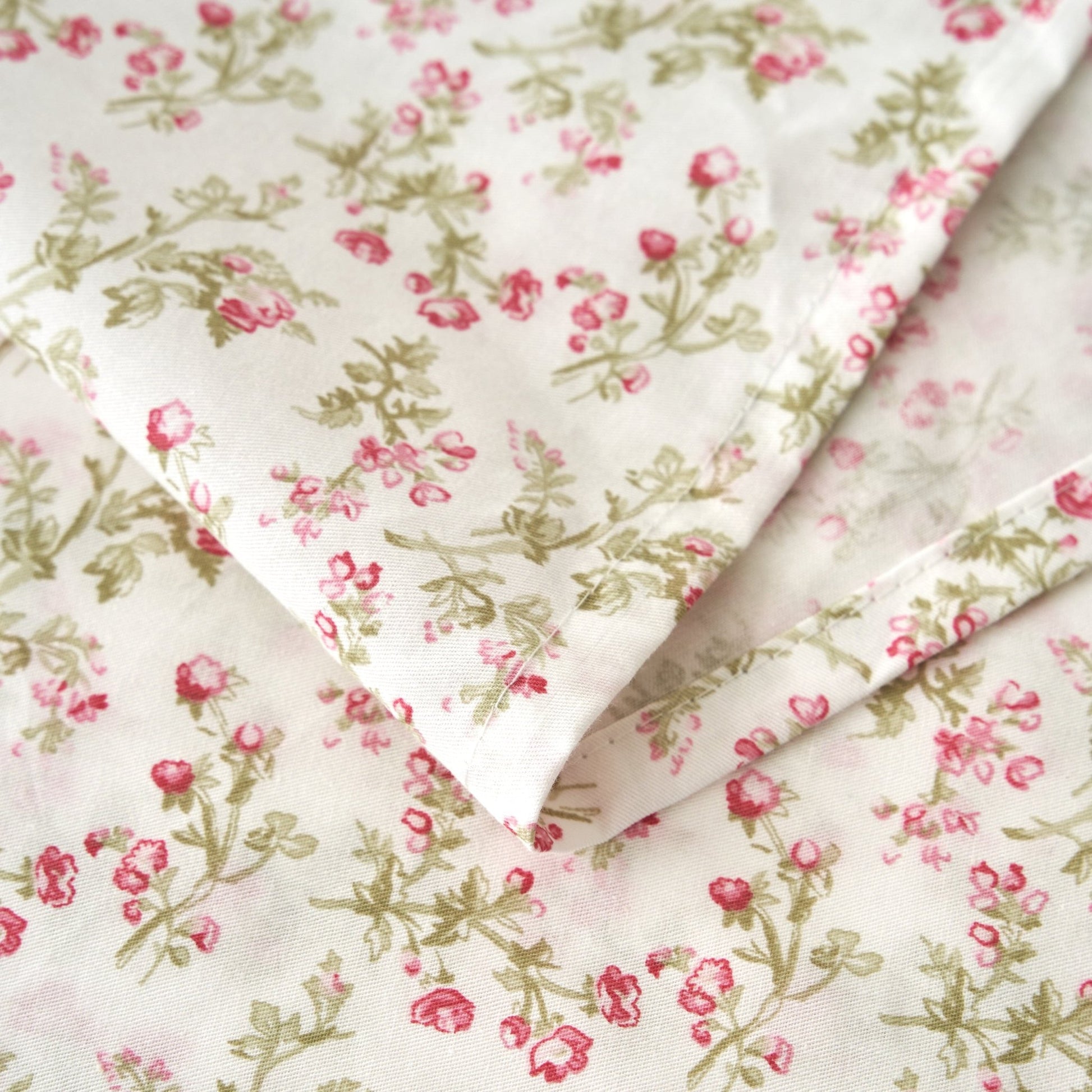 DaDa Bedding Collection Romantic Coquette Sheet Set - 100% Cotton [ Poplin Cotton ] Floral Fitted & Flat Sheets with Pillowcases - Deep Pocket Design - Soft, Breathable, Wrinkle - Resistant - mosswell.us