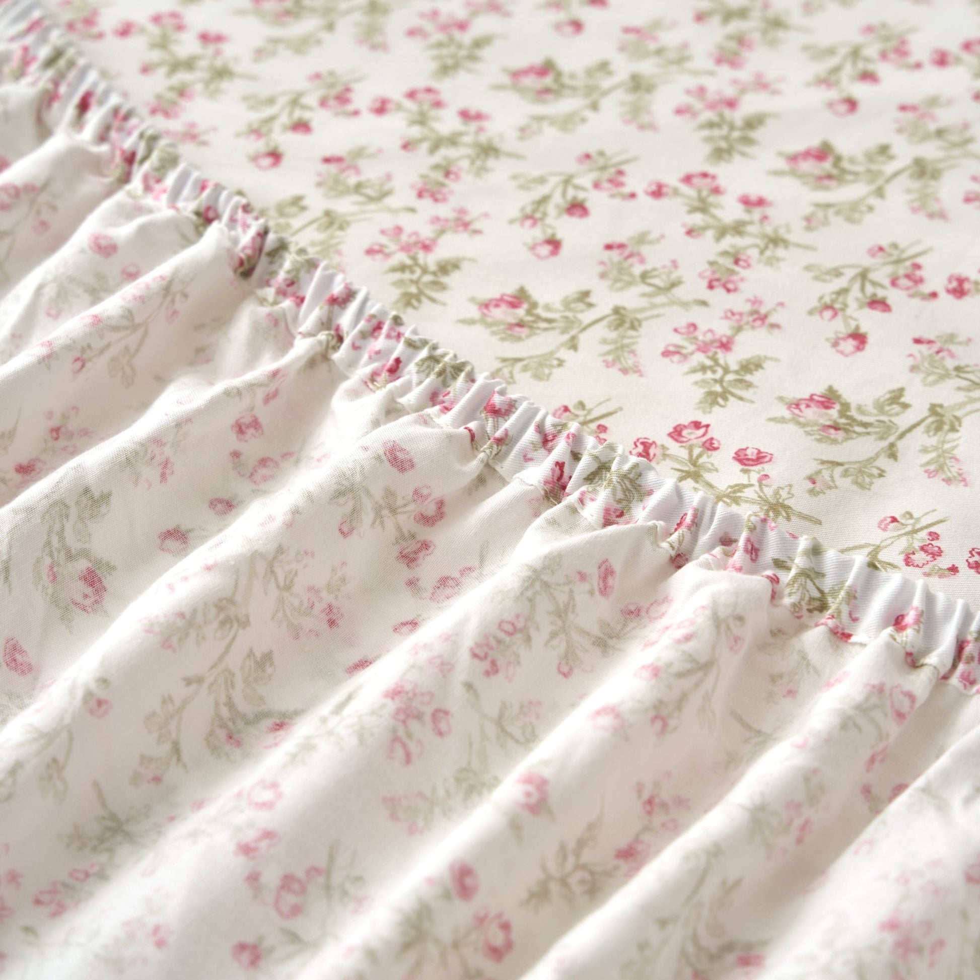 DaDa Bedding Collection Romantic Coquette Sheet Set - 100% Cotton [ Poplin Cotton ] Floral Fitted & Flat Sheets with Pillowcases - Deep Pocket Design - Soft, Breathable, Wrinkle - Resistant - mosswell.us