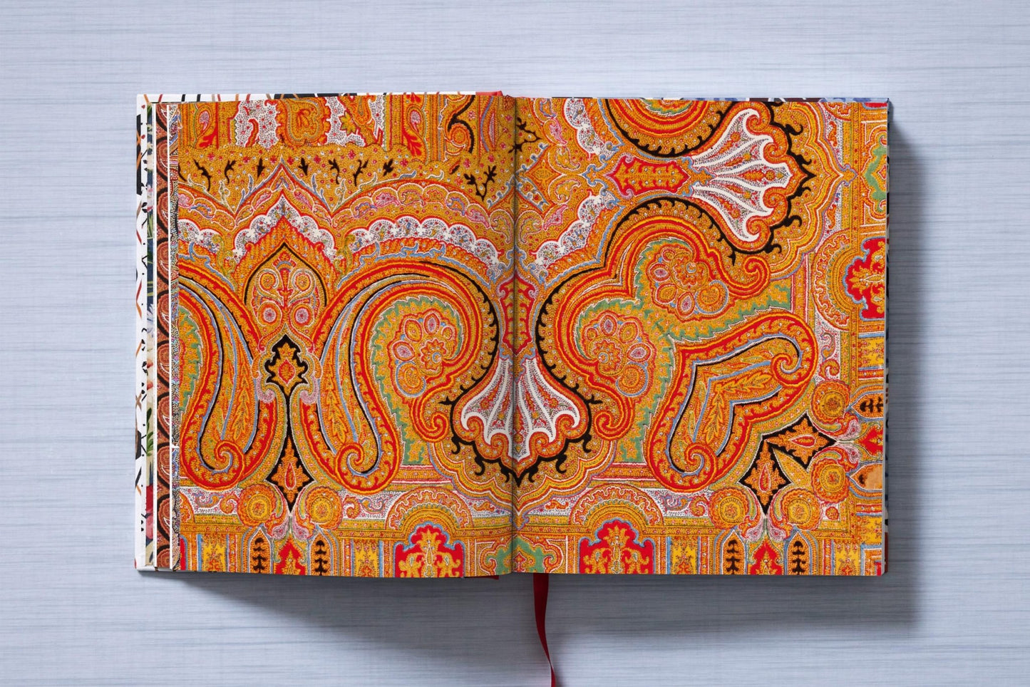 The Book of Printed Fabrics. From the 16th century until today (German, French, English) - mosswell.us