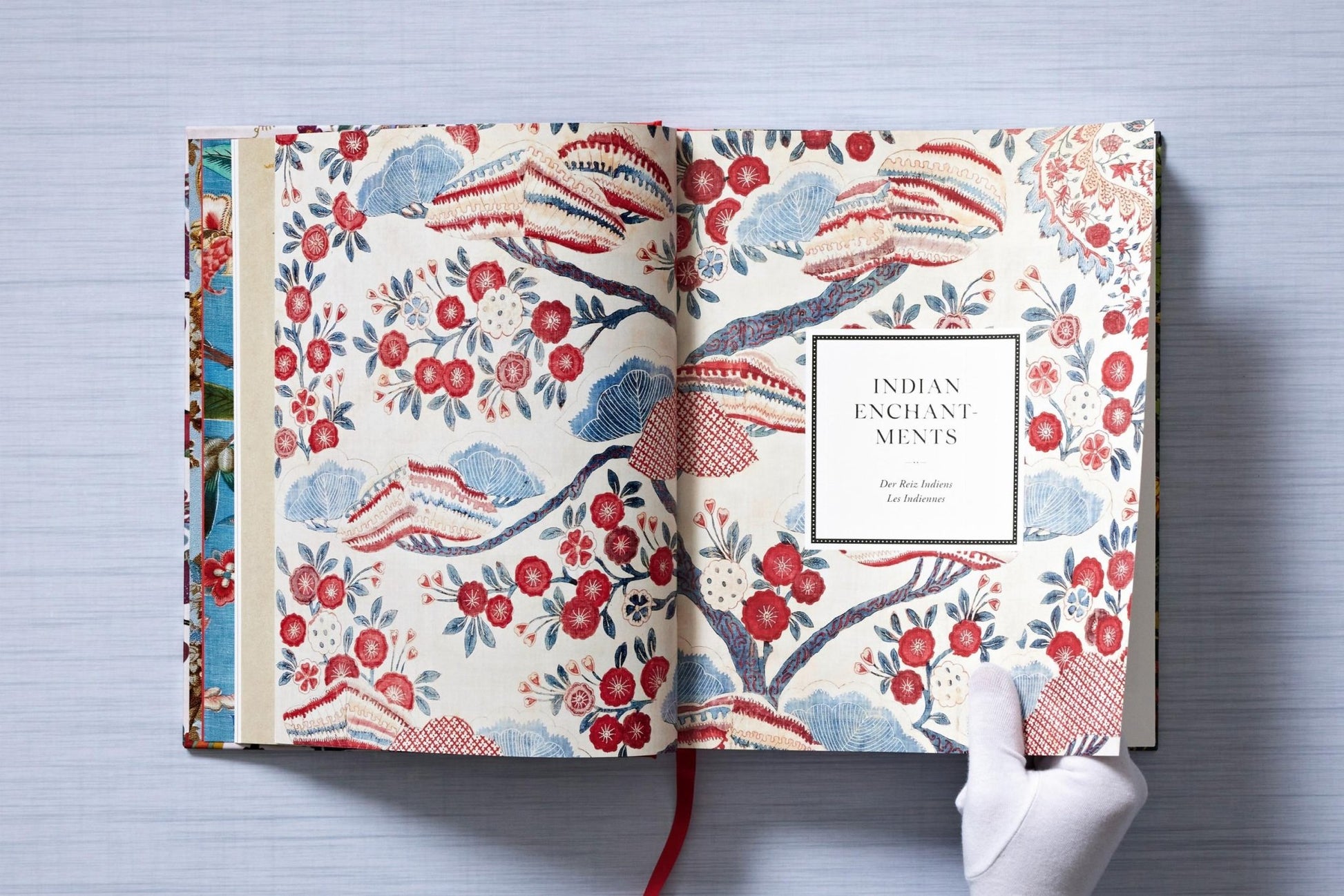 The Book of Printed Fabrics. From the 16th century until today (German, French, English) - mosswell.us
